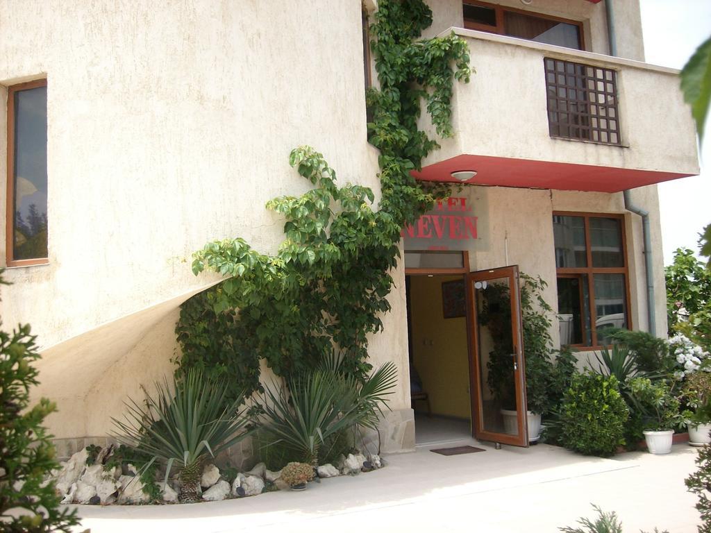 Hotel Neven Primorsko Dış mekan fotoğraf