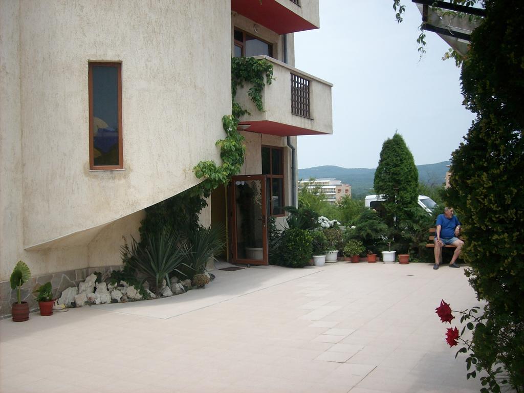 Hotel Neven Primorsko Dış mekan fotoğraf